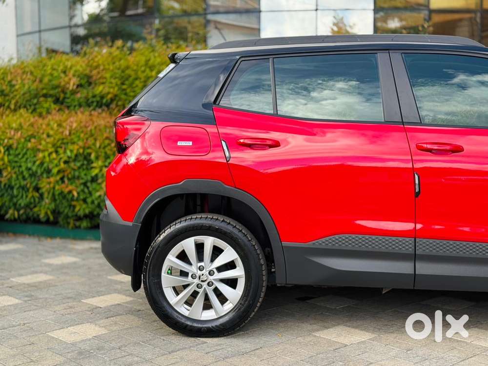 Skoda Kylaq Signature, 2025, Petrol