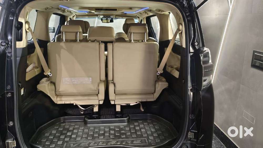 Toyota Vellfire 2.5 Executive Lounge, 2022, Petrol