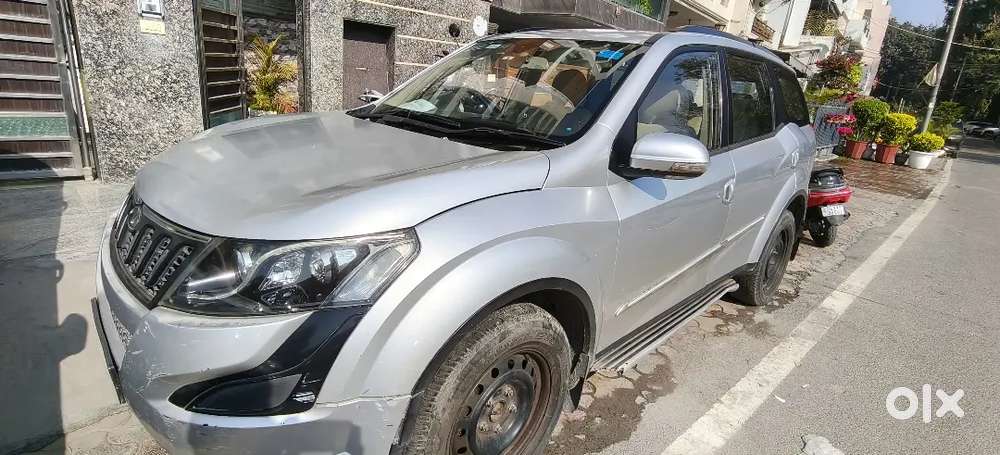 Mahindra Xuv500 W6 2015  First Owner  Non-accidental  Silver