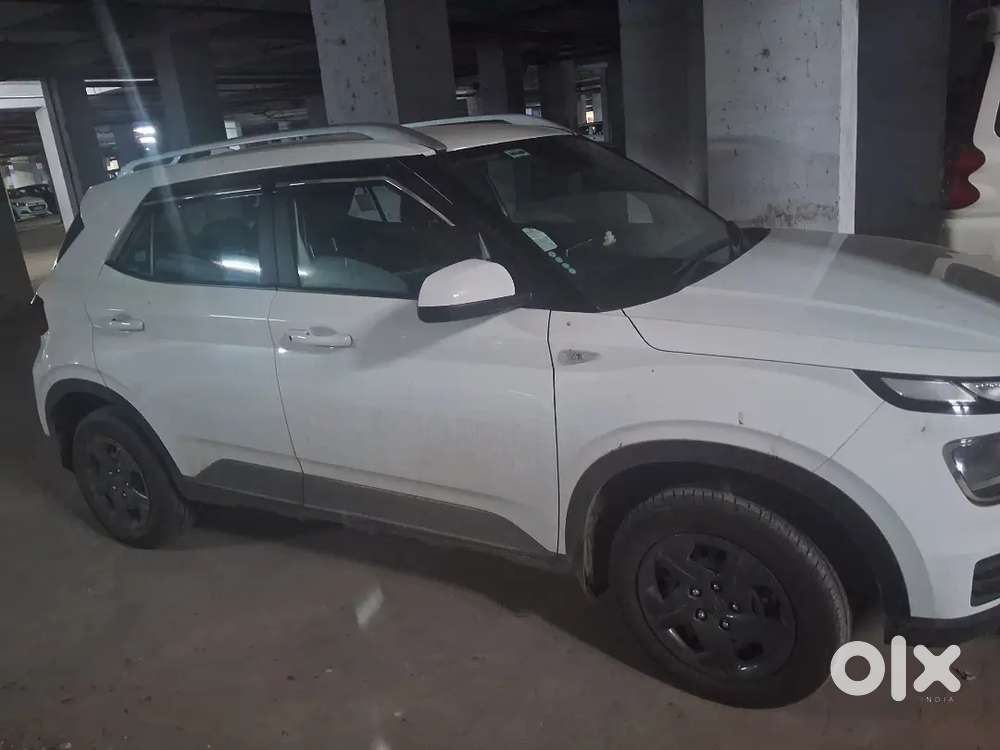 Hyundai Venue S (aug 2024)  16k Km Only  Single Handed  Like New