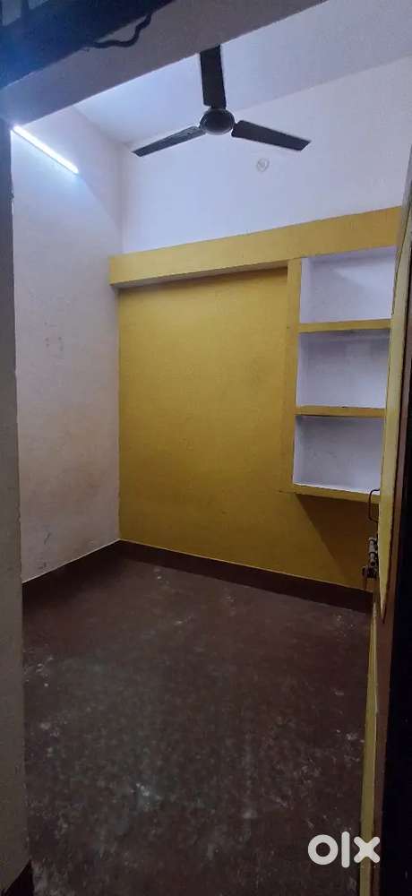 Girls room for rent