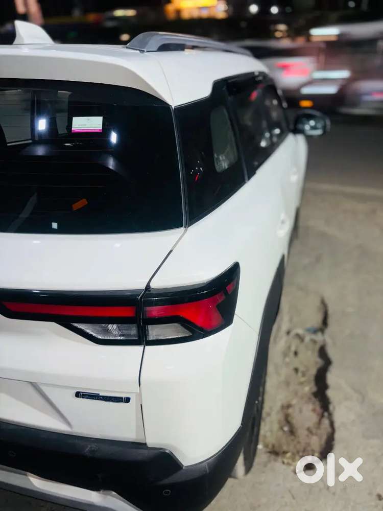 Maruti Brezza Zxi 2024