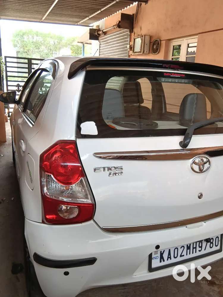 Toyota Etios Liva 1.2 V 2013