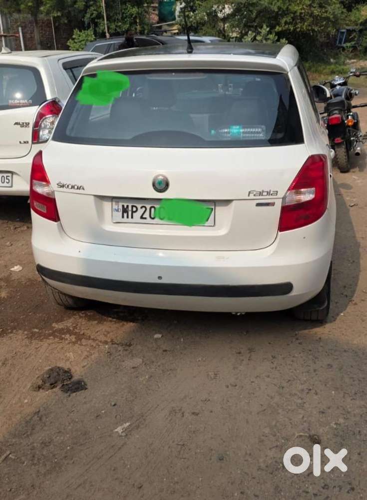 Skoda Fabia 2013 Petrol 80000 Km Driven