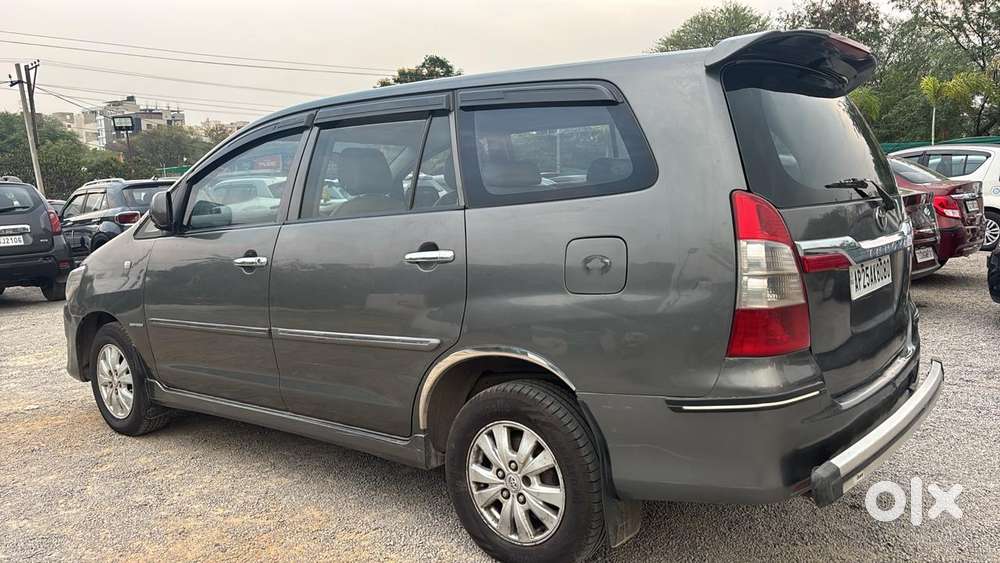 Toyota Innova 2.5 G (diesel) 8 Seater, 2012, Diesel