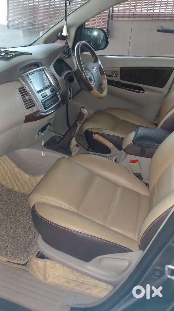 Toyota Innova 2.0 V 2013