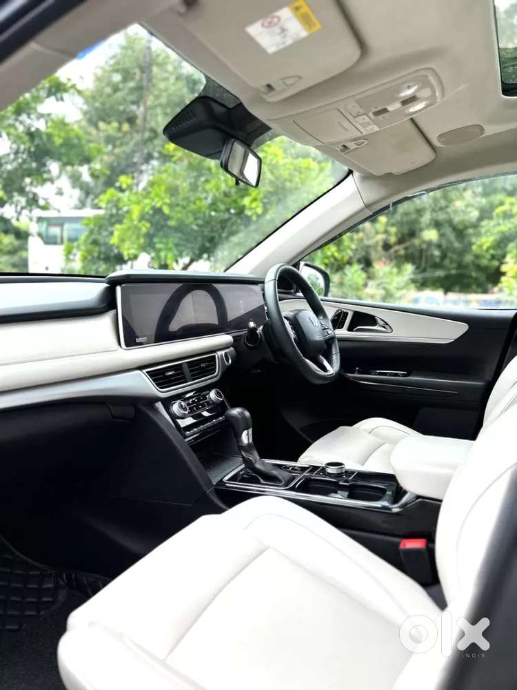 Mahindra Xuv700 Ax7 Luxury Pack Awd, 2022, Petrol