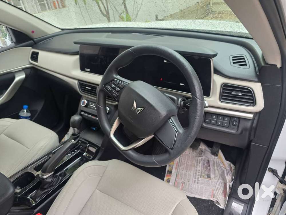 Mahindra Xuv 700 Ax5 Diesel At 7 Str 2025