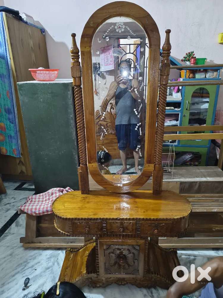 Dressing table
