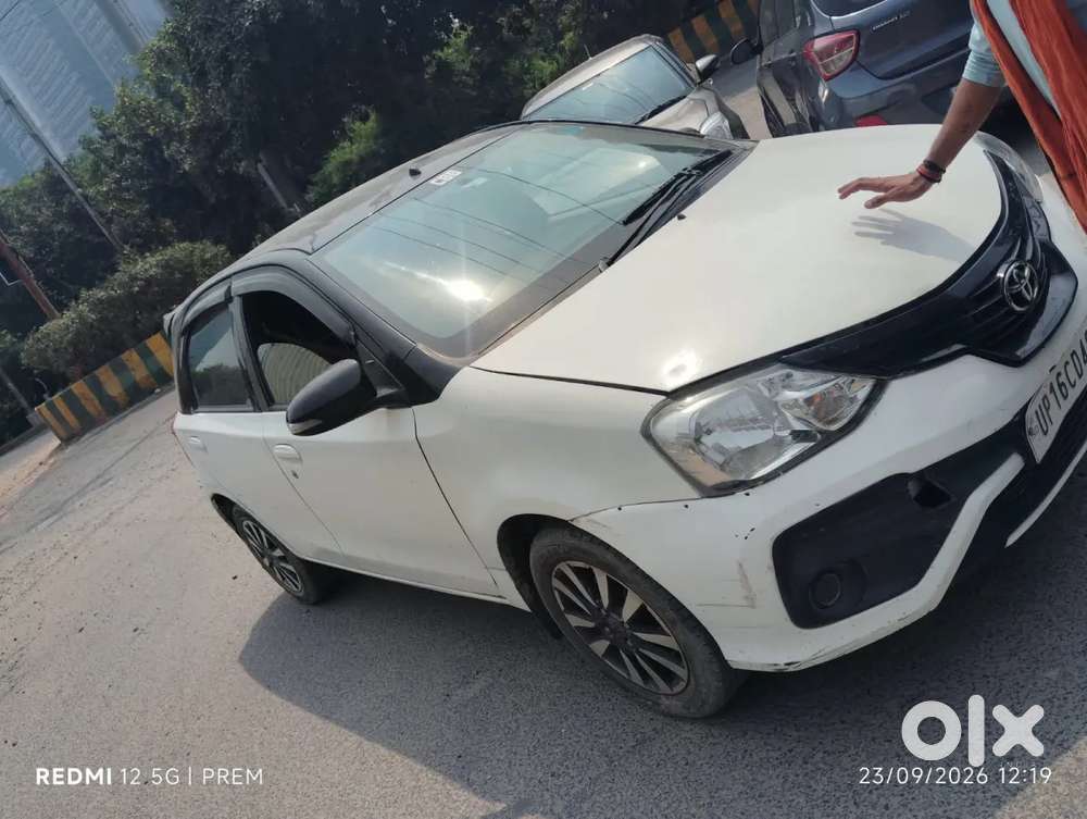 Toyota Etios Liva V Dual Tone, 2019, Petrol