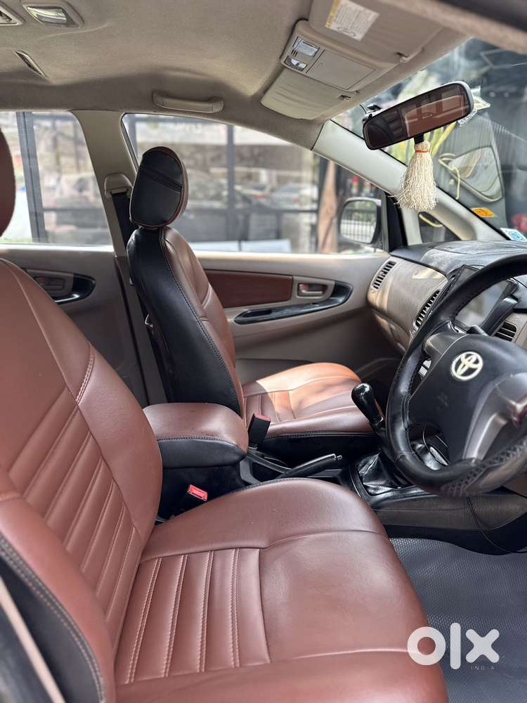 Toyota Innova 2.5 G (diesel) 8 Seater Bs Iv, 2016, Diesel
