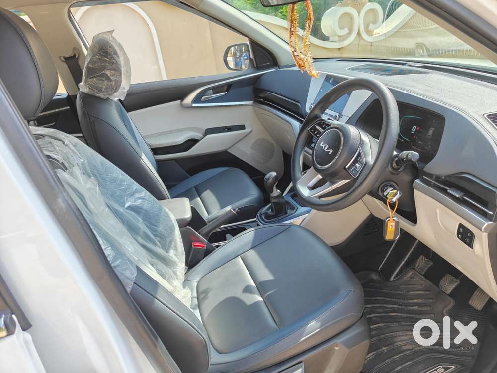 Kia Carens G 1.5 6mt Premium (o) 7-seater, 2024, Diesel