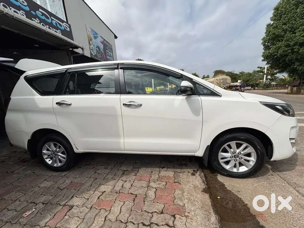 Toyota Innova Crysta 2018 Diesel 270000 Km Driven