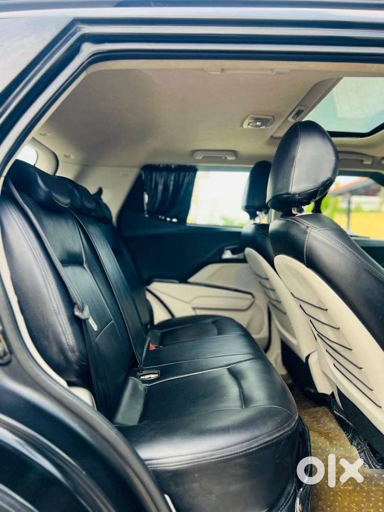 Mahindra Xuv300 W8 Option, 2021, Petrol