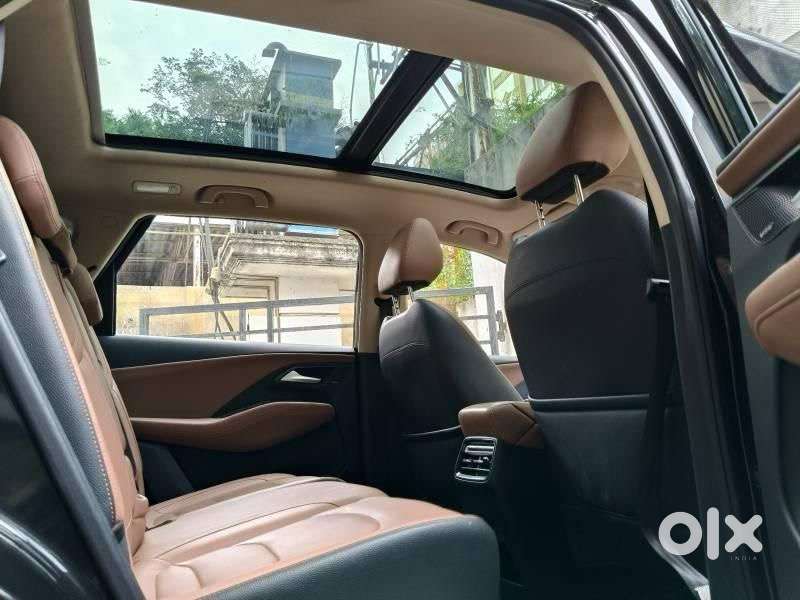 MG Hector Plus 2023 photo 4
