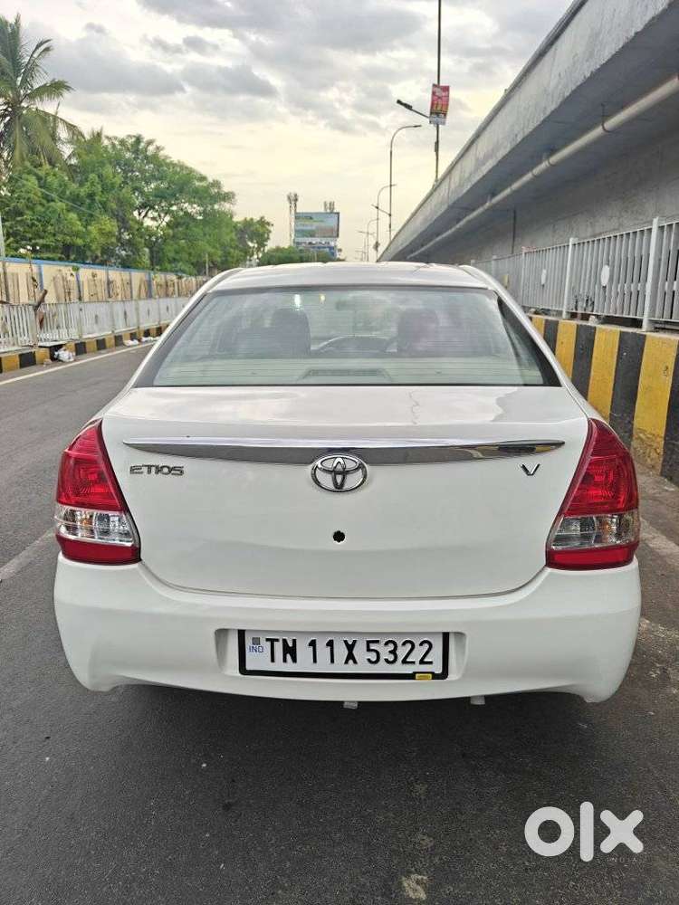 Toyota Etios V, 2013, Petrol