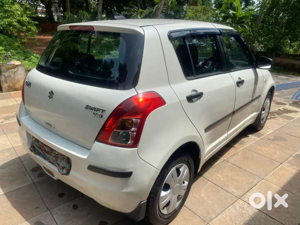 Maruti Suzuki Swift 2011 Petrol