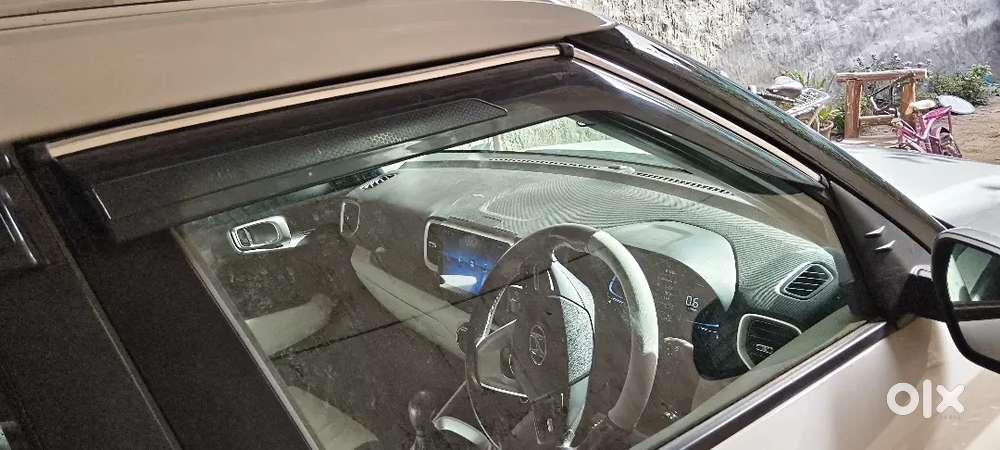 Hyundai Venue E Plus 2024 Petrol 6800 Km Driven With Sunroof