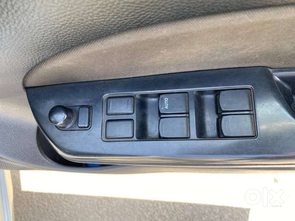 Maruti Suzuki Swift Vxi Abs Bsiv, 2015, Petrol