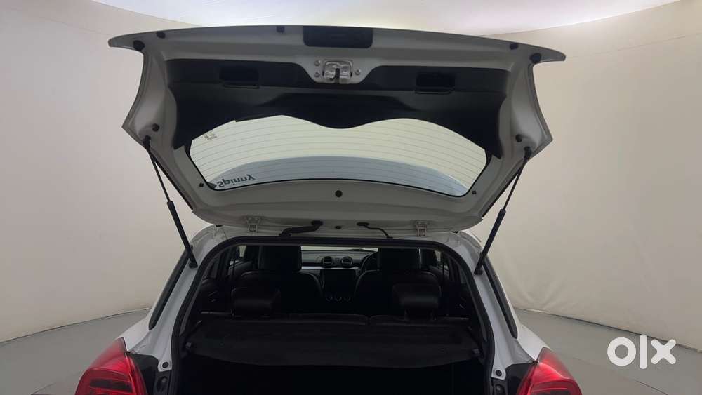 Maruti Suzuki Swift Amt Zxi, 2022, Petrol