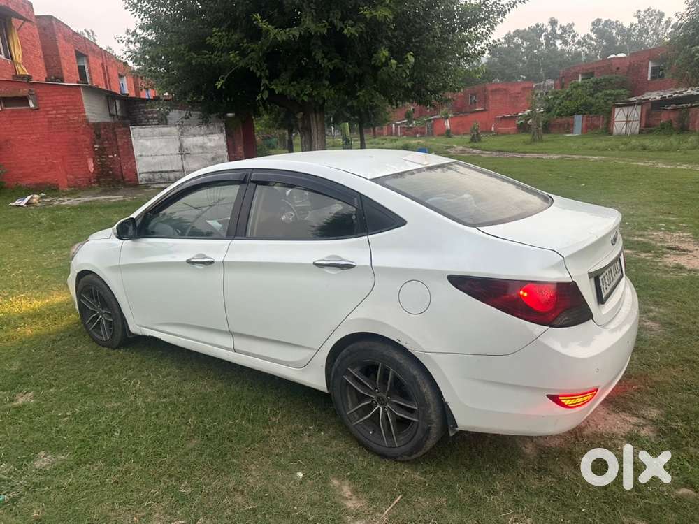 Hyundai Fluidic Verna 2012