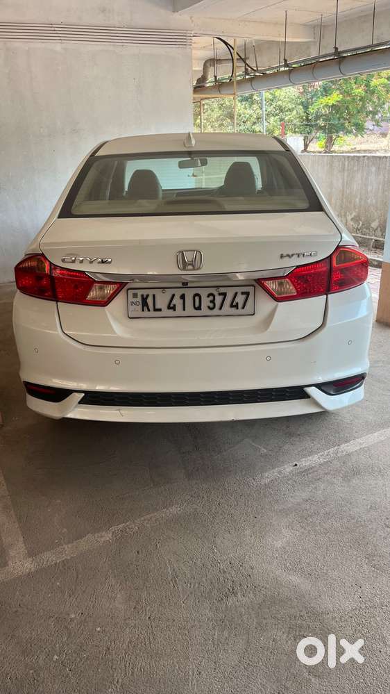 Honda City (i-vtech) Pearl White Color