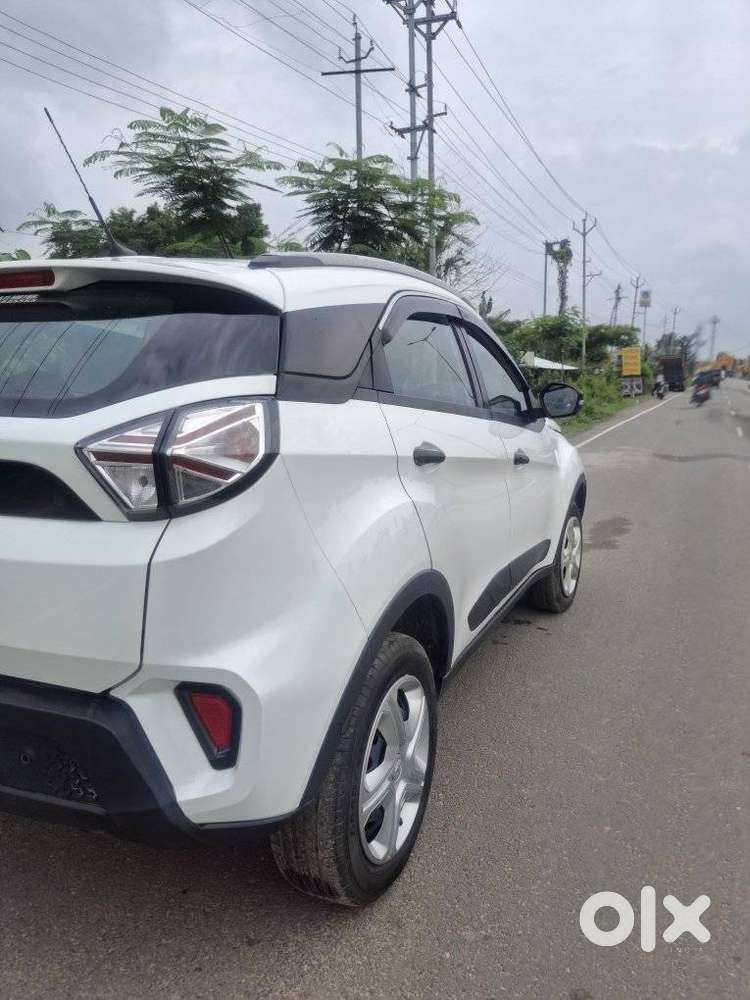 Tata Nexon 1.2 Revotron Xma Amt (s), 2022, Petrol