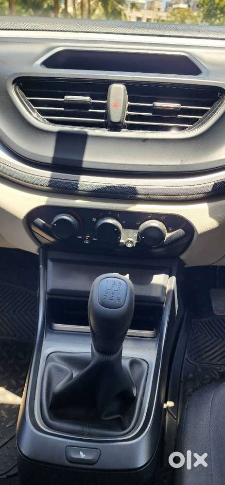 Tata Altroz 1.2 Xe, 2023, Petrol