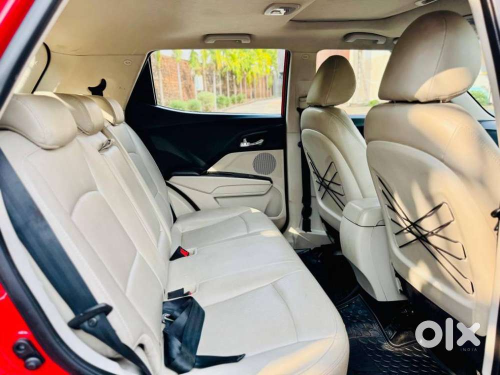 Mahindra Xuv300 1.2 W8 (o) Amt Petrol, 2022, Petrol