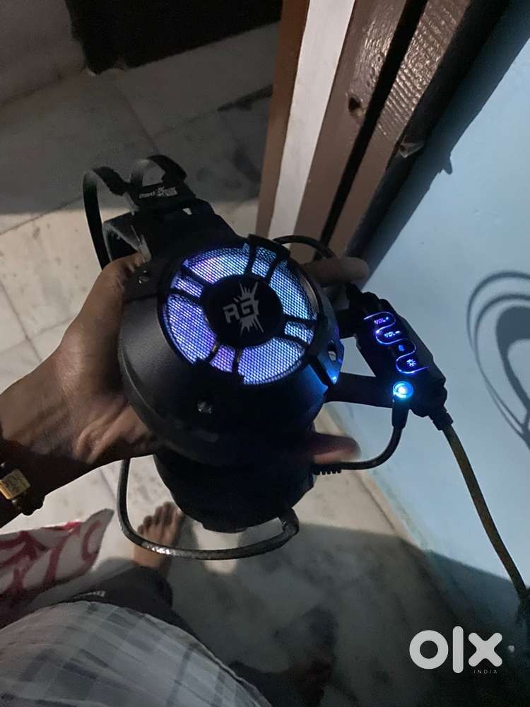 Gaming headphone,webcam,cabnet,UPS,