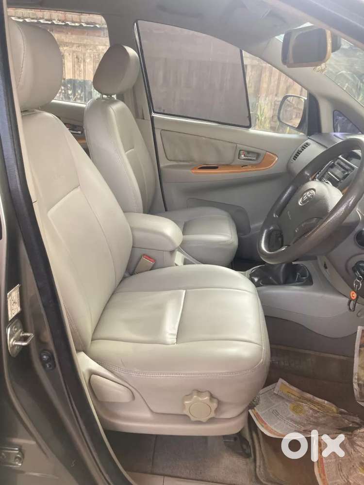 Toyota Innova 2.5 E 8 Str, 2010, Diesel