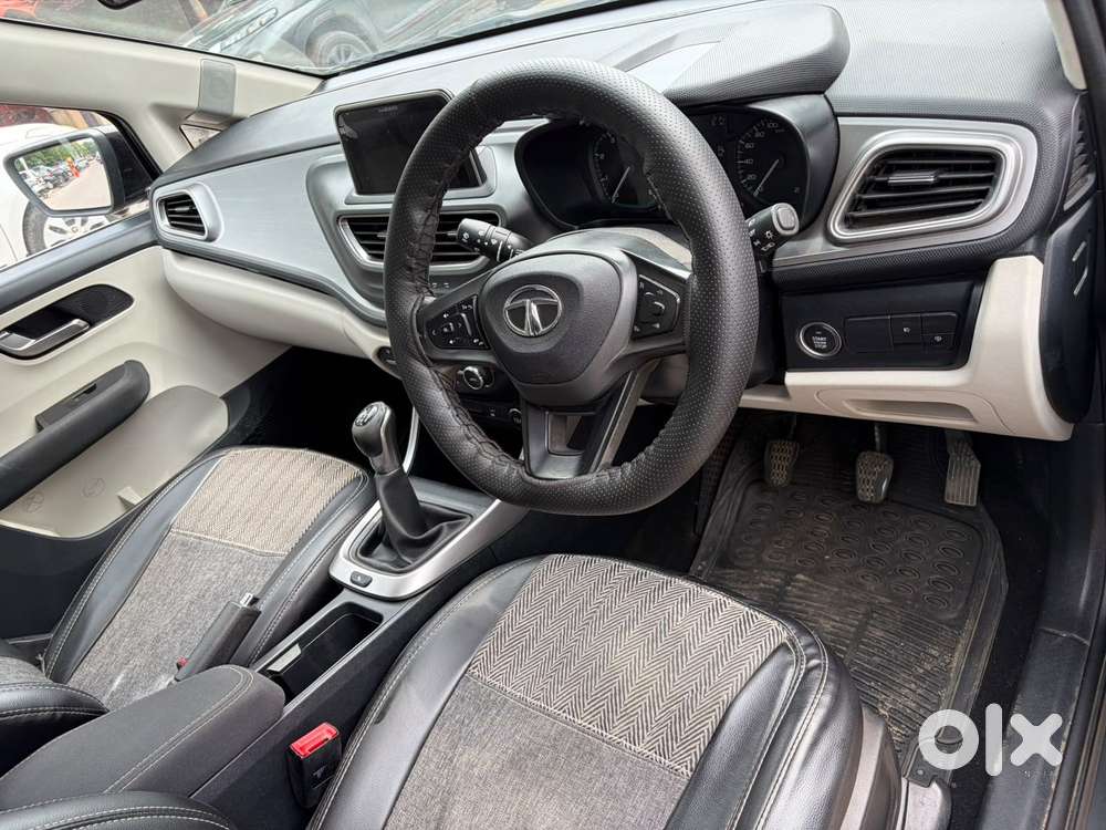 Tata Altroz Xz Plus (s), 2023, Petrol