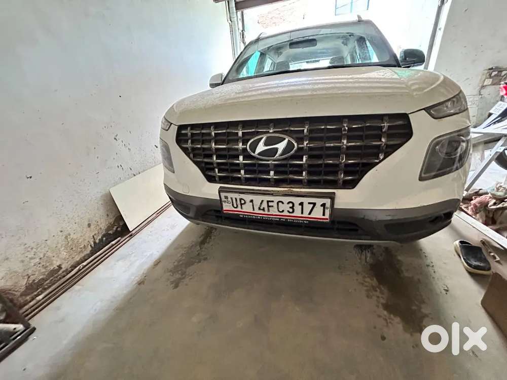 Hyundai Venue 2022 Petrol 33000 Km Driven
