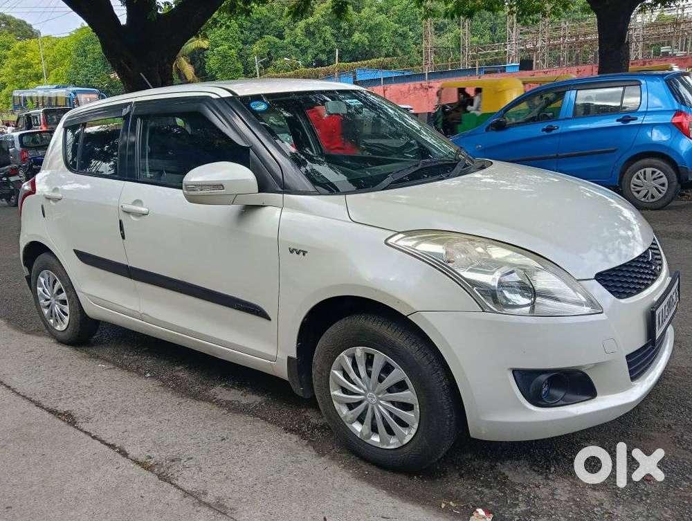 Maruti Suzuki Swift Vxi + Manual, 2012, Petrol