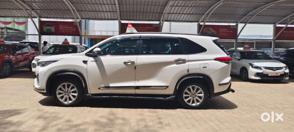 Toyota Innova Hycross 2.0 Vx Hybrid 7 Str, 2025, Petrol