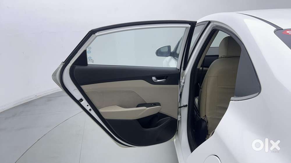 Hyundai Verna 1.5 Sx Ivt, 2022, Petrol