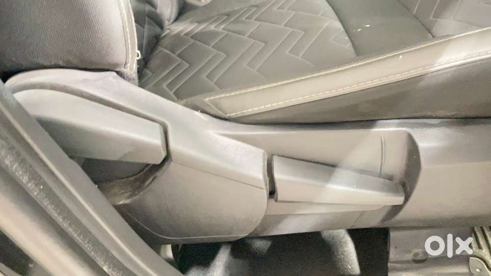 Nissan Magnite 1.0 Xv Premium, 2022, Petrol