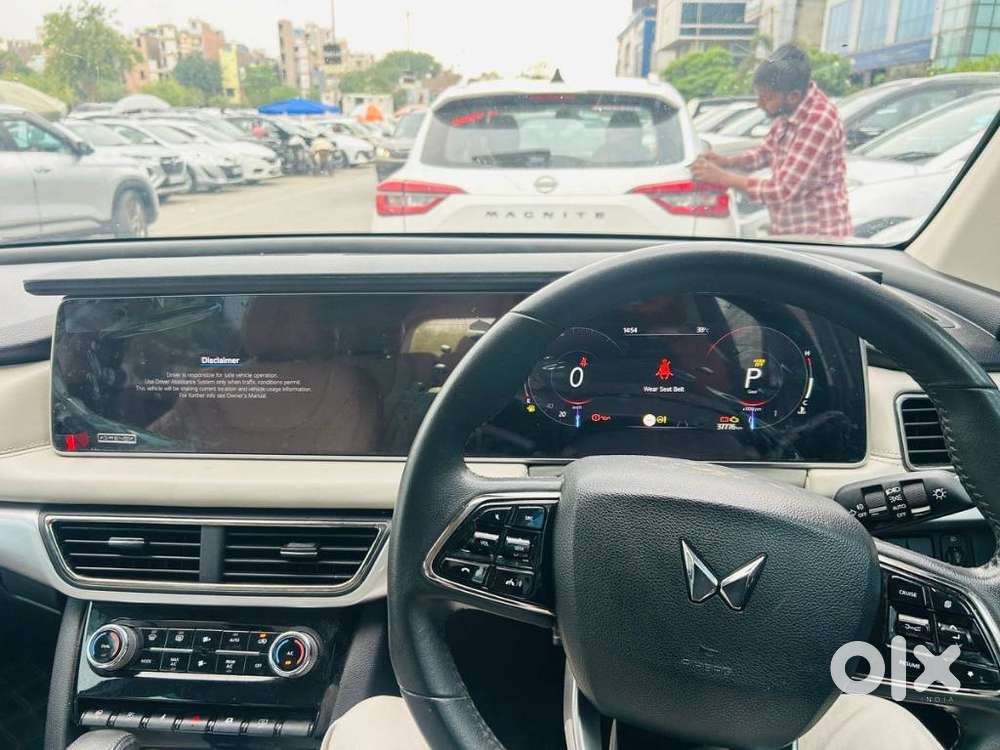 Mahindra Xuv700 Ax7 Luxury Pack Awd, 2024, Petrol