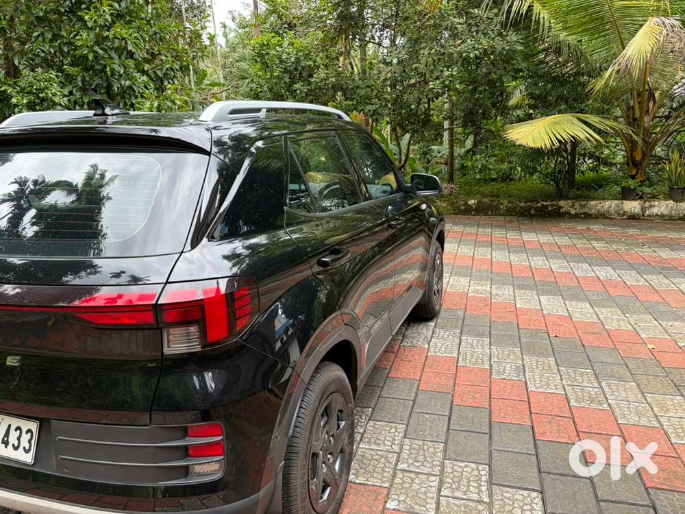 Hyundai Venue S 2023 Petrol Well Maintained