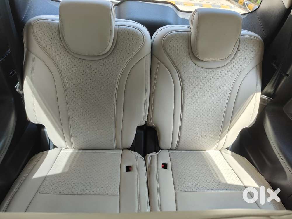 Mahindra Xuv700 2.0 Ax 5 Petrol Mt 7 Str, 2023, Petrol