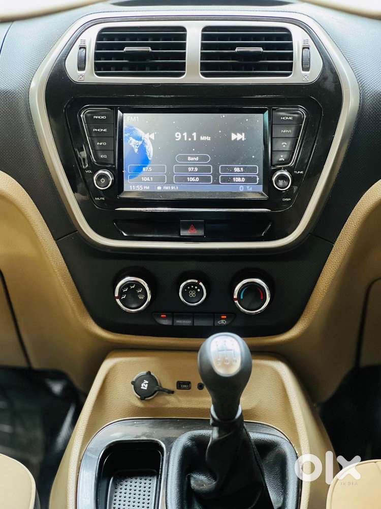 Mahindra Tuv 300 T10 Dual Tone, 2019, Diesel