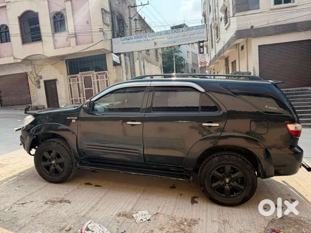 Toyota Fortuner Legender 2011diesel 179872 Km Driven