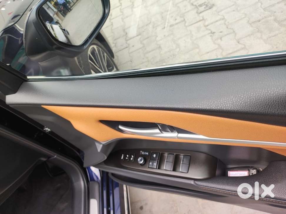 Toyota Camry Hybrid, 2025