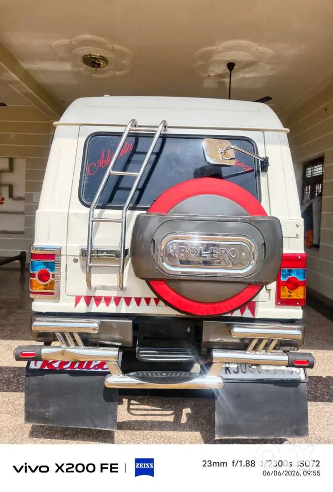 Bolero 9 Seater Plus