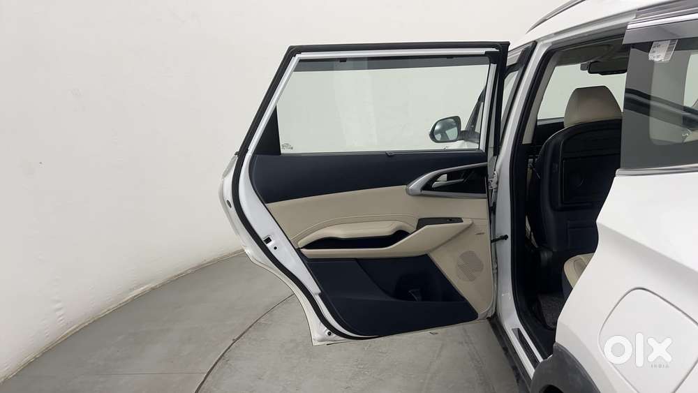 Kia Carens 1.4 Luxury Plus Dct 7 Str, 2022, Petrol
