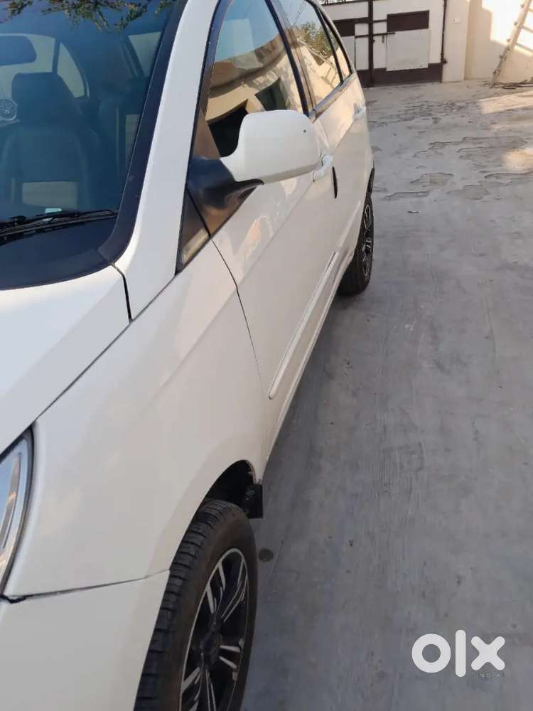 Tata Indica 2011