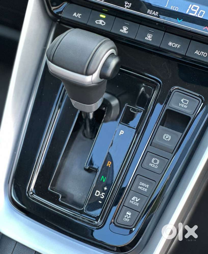 Toyota Innova Hycross 2.0 Zx Hybrid 7 Str, 2025, Petrol
