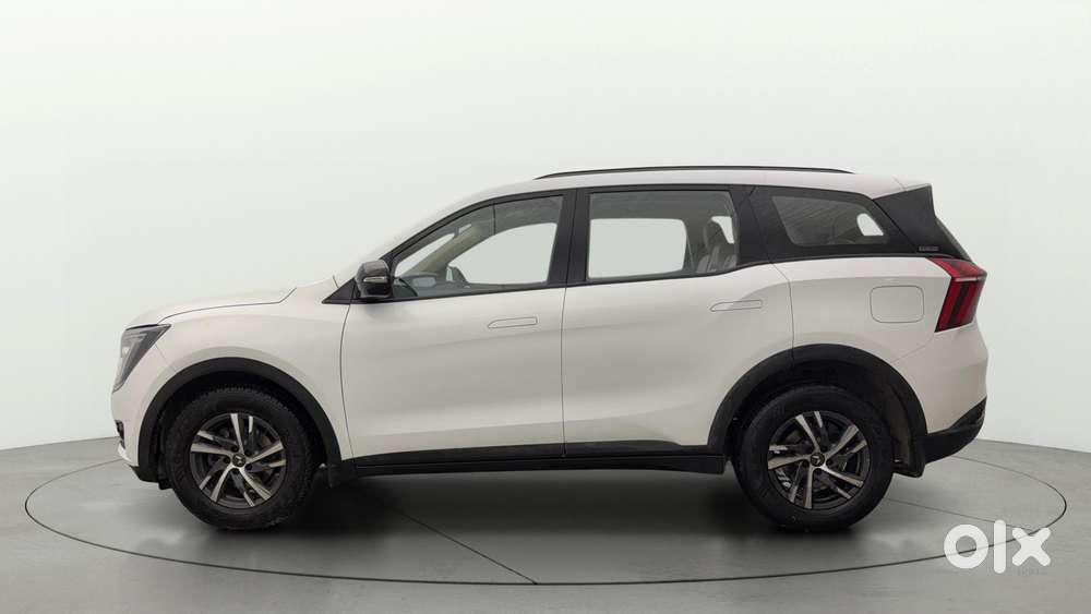 Mahindra Xuv700 2.0 Ax 5 Petrol Mt 7 Str, 2022, Petrol