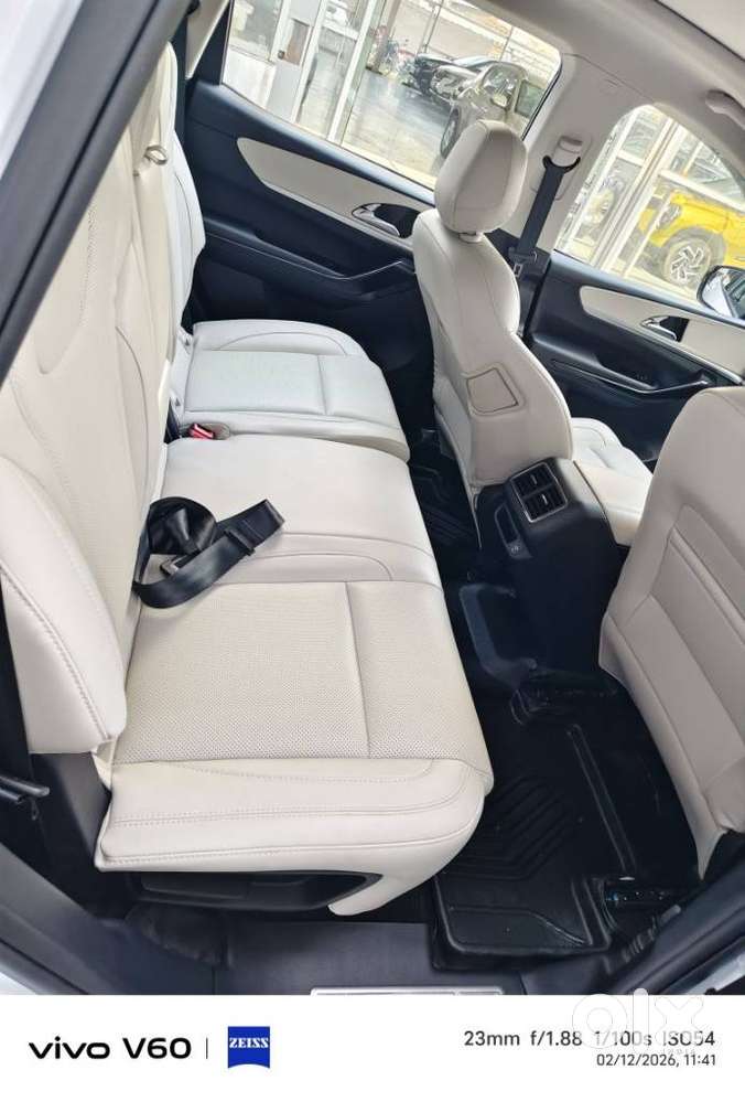 Mahindra Xuv700 2.2 Ax 7 Diesel Mt Luxury Pack Str, 2025, Diesel