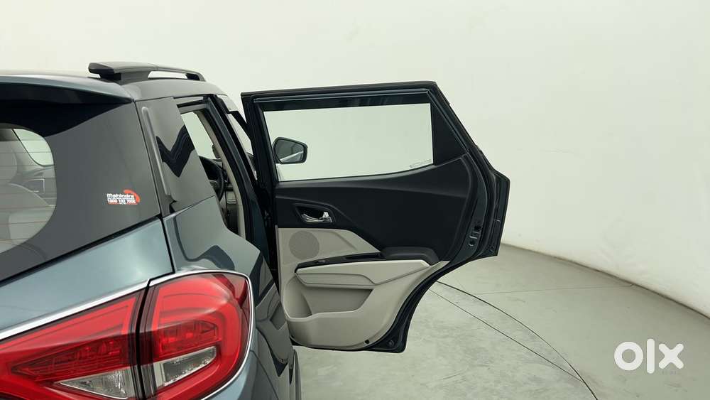 Mahindra Xuv300 1.2 W8 (o) Amt Petrol, 2022, Petrol